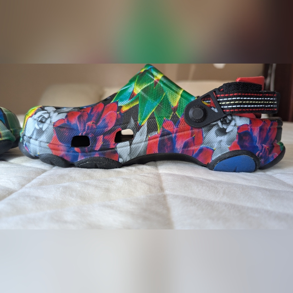 CROCS Black and Green Slippers with Mosaic Design - Picture 8 of 13